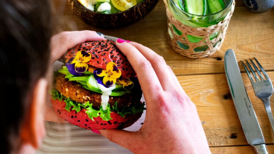 Vegan Hamburger met Avocado