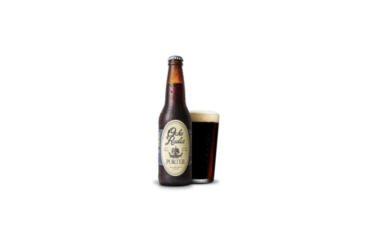 Fles donker porterbier van ocho reales