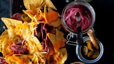 Over the Top Nachos met pastrami | LA Streetfood