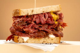 Pulled bsirket sandwich met Honey Gold BBQ sauce | LA Streetfood