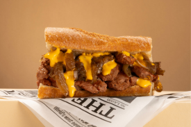 Sandwich met Cheddar cheese saus | LA Streetfood