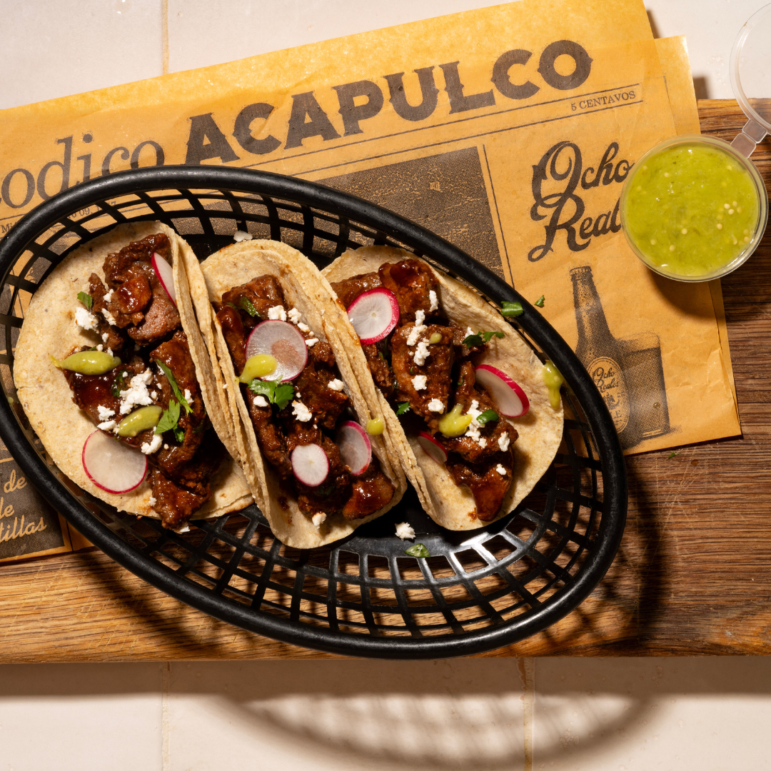 Carne Asada Taco met Mexican green sauce | LA Streetfood