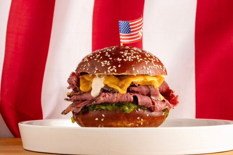 Pastrami sandwich with pickle relish | LA Streetfood