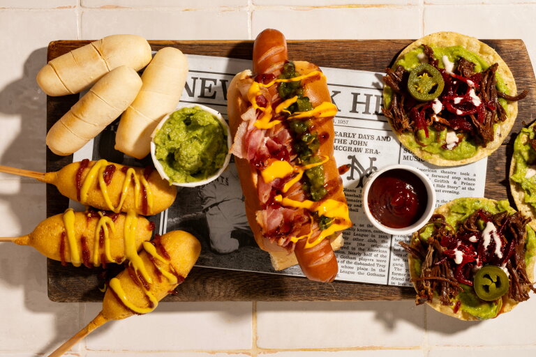 Plateau de boissons traiteur avec corn dog | LA Streetfood