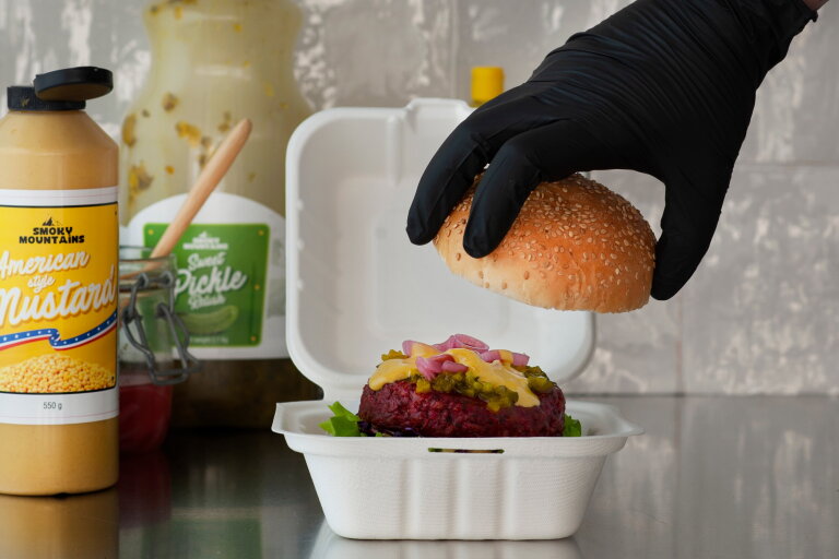 Hamburger bun with American Mustard | LA Streetfood