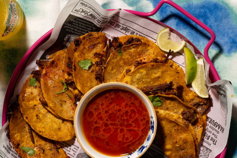 Birria taco met Pulled Beef Barbacoa Halal | LA Streetfood