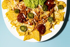 Nachos de triangle jaune avec poulet tiré | LA Streetfood