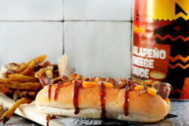 Hot dog avec sauce au fromage Jalape&ntilde;o - catering | LA Streetfood