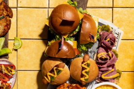 Plateau de boissons traiteur avec mini-burger | LA Streetfood