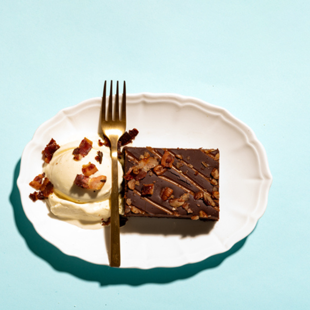 BBQ brownie met vanille-ijs en bacon bits | LA Streetfood