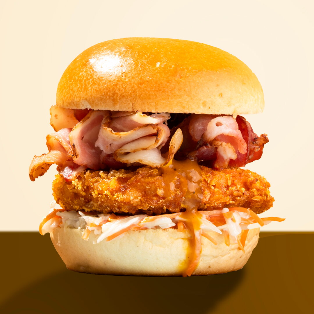 Crunchy chicken burger op mini brioche bun | LA Streetfood