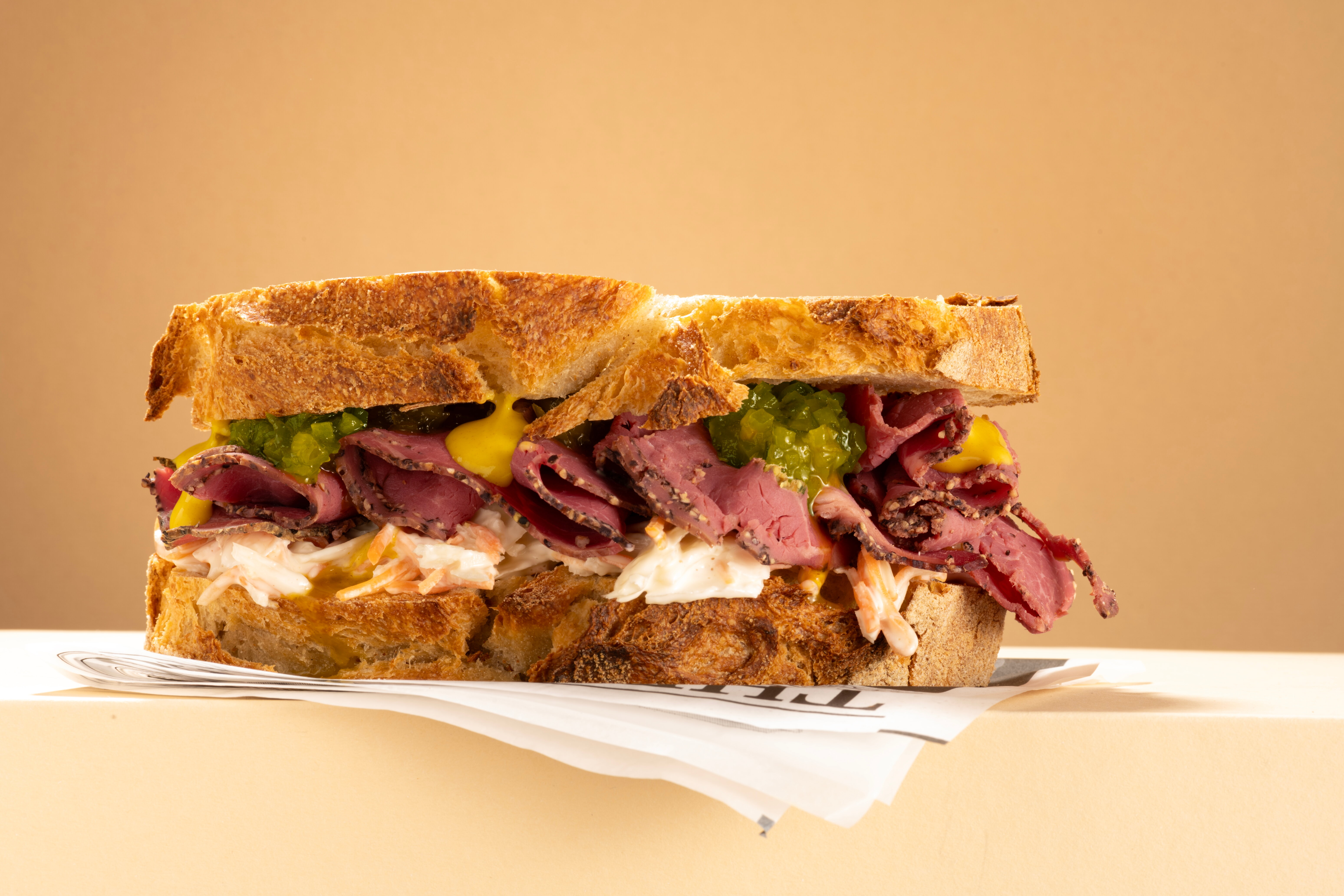 Pastrami sandwich met Batch85 pastrami