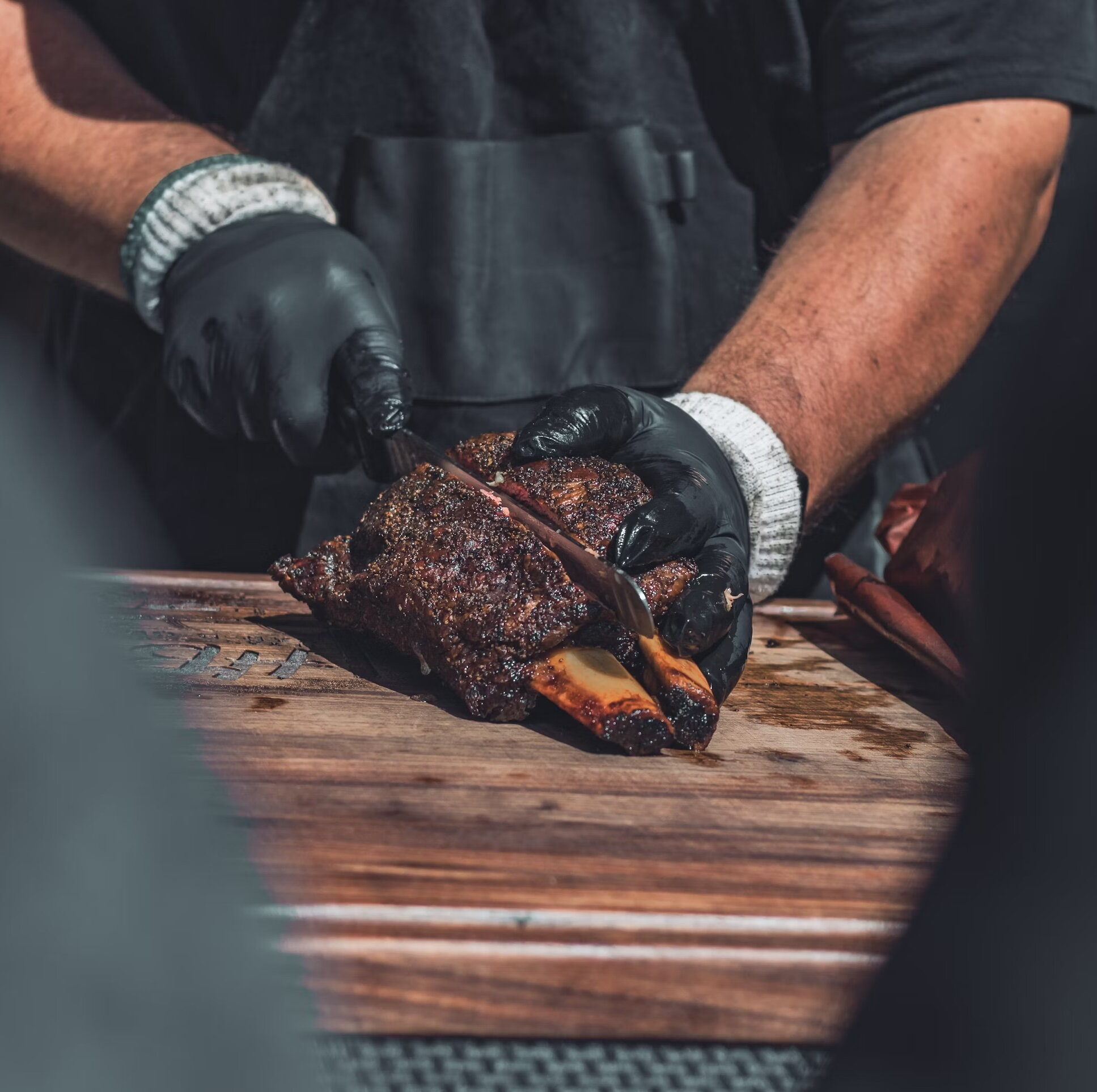 Cutting pulled brisket
