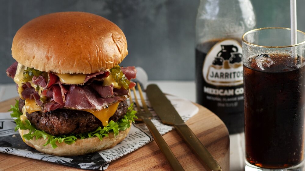 Pastrami Burger Deluxe | LA Streetfood