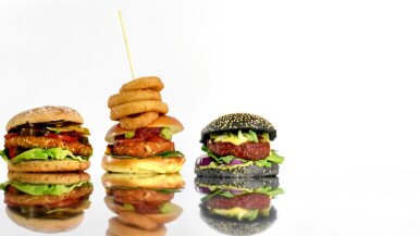 Drie heerlijk hamburgers zonder (!!!) vlees, makkelijk en snel te bereiden bij jou in de keuken