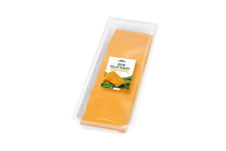 Plastic pak met plakken Smoky Mountains Ierse Cheddarkaas voor horeca